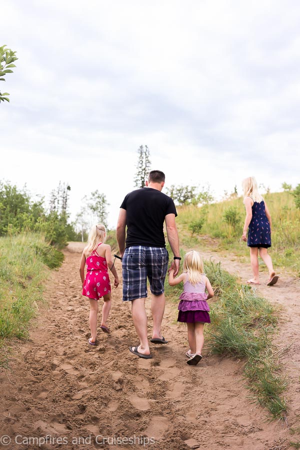 spirit sands hiking trail in spruce woods provincial park