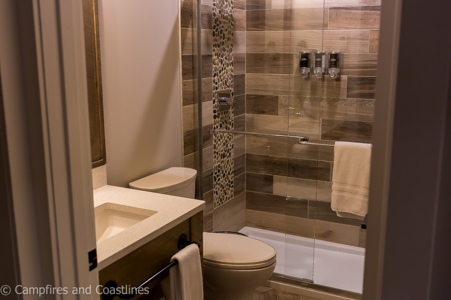 bathroom at the hotel room in the lakehouse clear lake