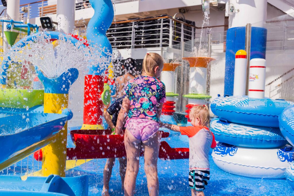 spray park on carnival horizon